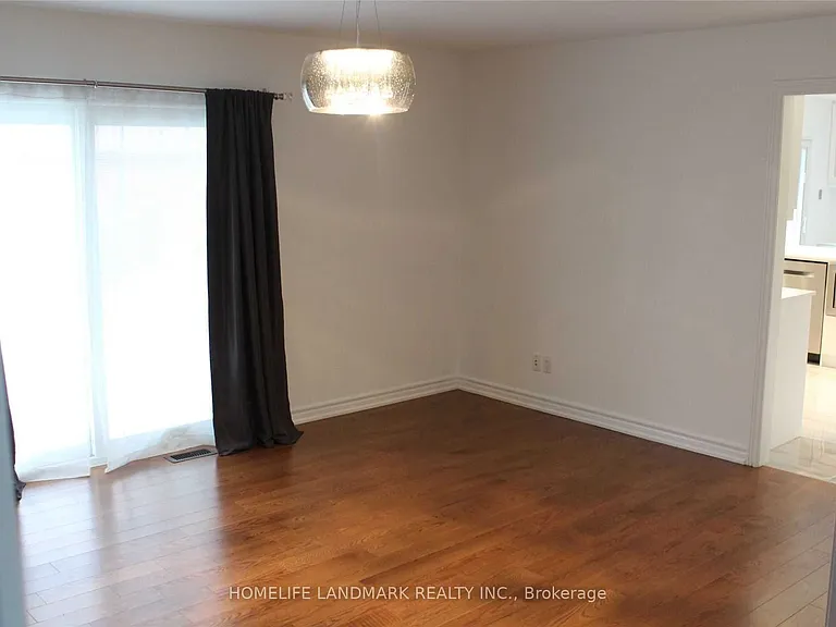 32 Elmvale Blvd — Photo 16