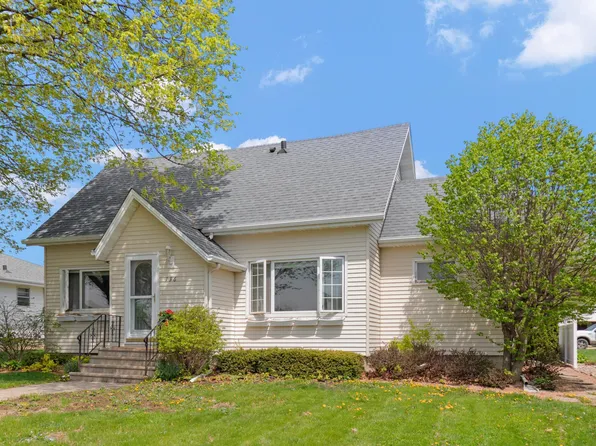 136 3rd St SW, Blooming Prairie, MN 55917