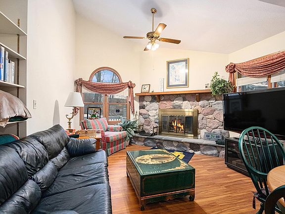 2nd image of 1552 N Oak Hill Dr