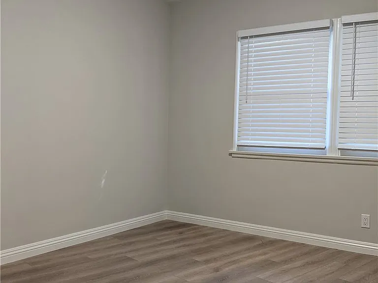 4515 Castle Ln — Photo 8