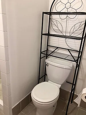 Rented by Metroline Realty | media 25