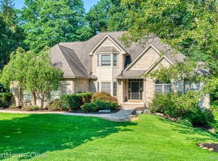 10408 Overhill Dr, Brighton, MI 48114