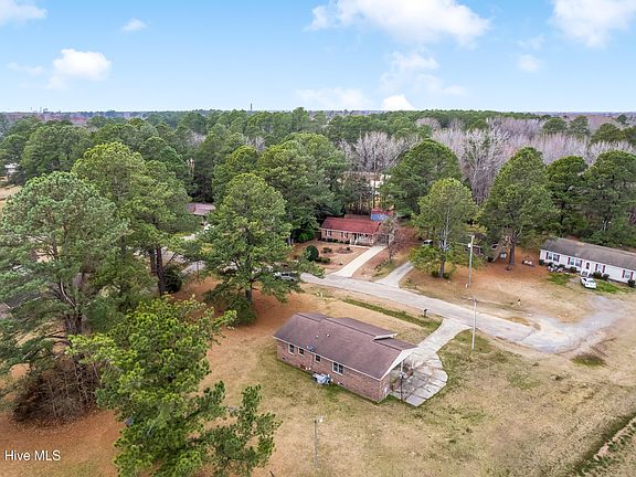 3rd image of 207 Gavin Road