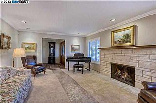 4th image of 2881 Marineview Dr