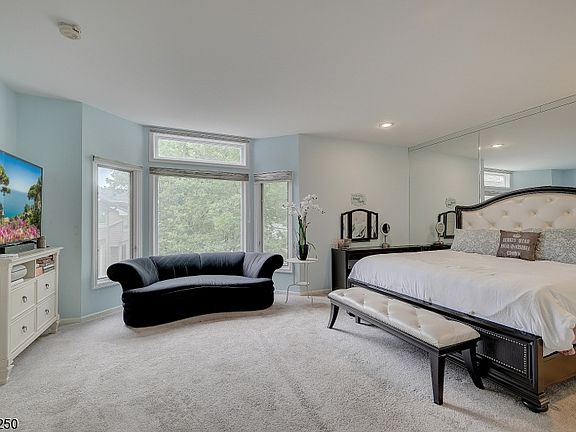 4th image of 162 Clarken Dr #162