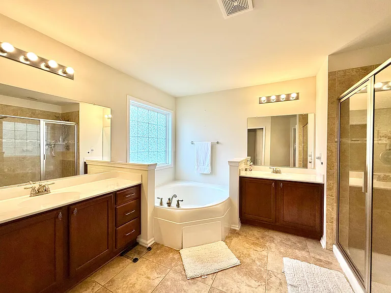 126 Comiskey Park Cir — Photo 12