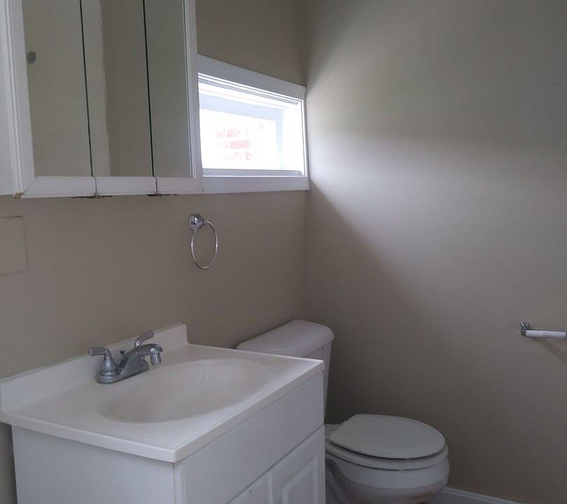2nd image of 504 Beethoven St