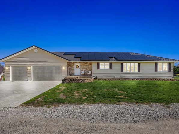 311 Charles St SE, Blairstown, IA 52209