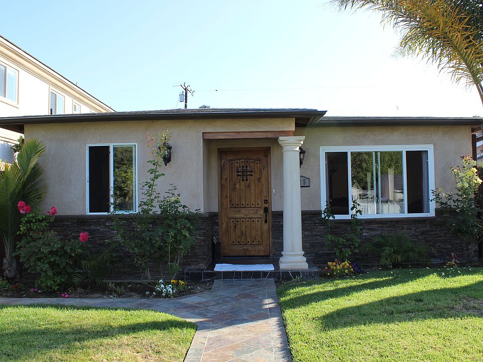 smooth stucco with stoneowork