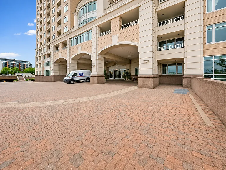 100 Harborview Dr #204 — Photo 28