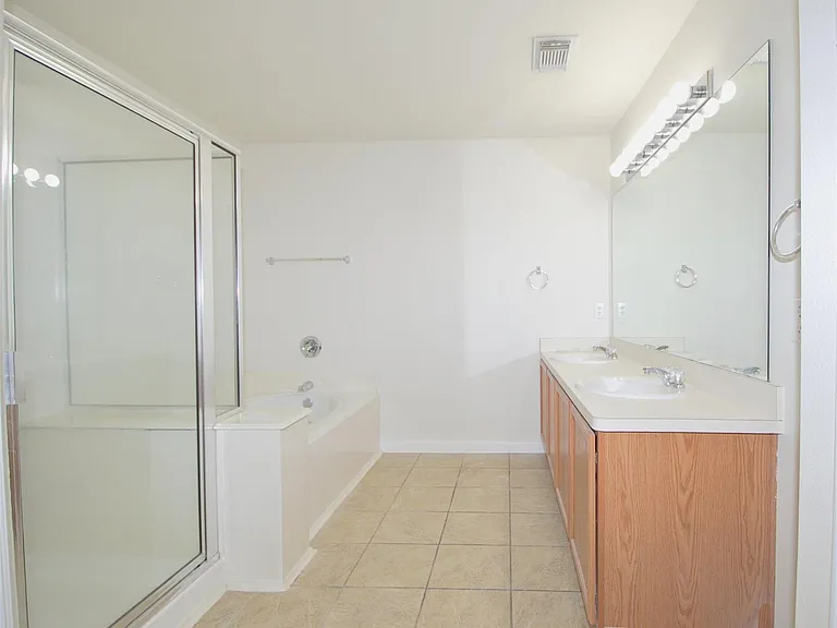 2826 Foster Hill Dr — Photo 10