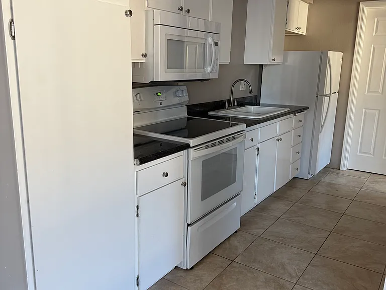 1194 Susan Ct NE #1194 — Photo 3