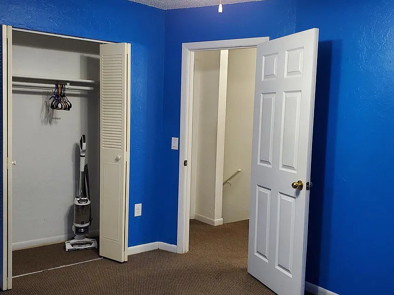 3417 SW 28th Ter #D — Photo 22