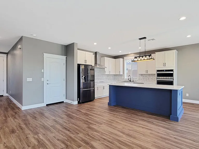 56 S 190th Ln — Photo 11