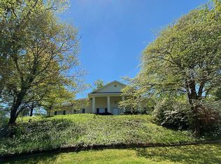 135 Mountain Shoals Rd, Roswell, GA 30075