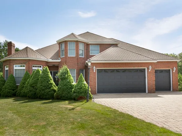 114 Upper Gore Rd, Webster, MA 01570