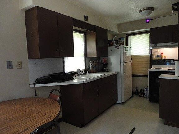 4th image of 1306 S 1st St