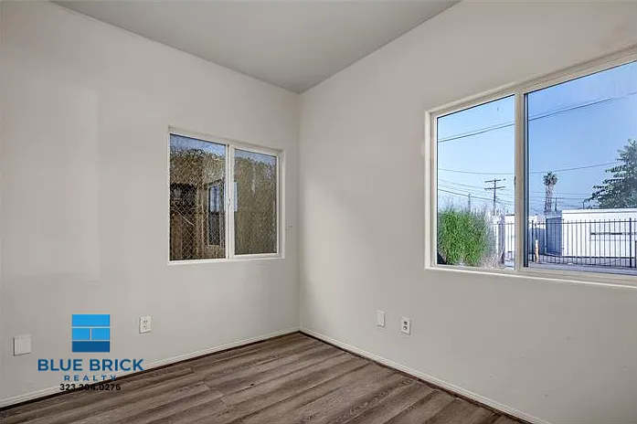 8316 S San Pedro St — Photo 7