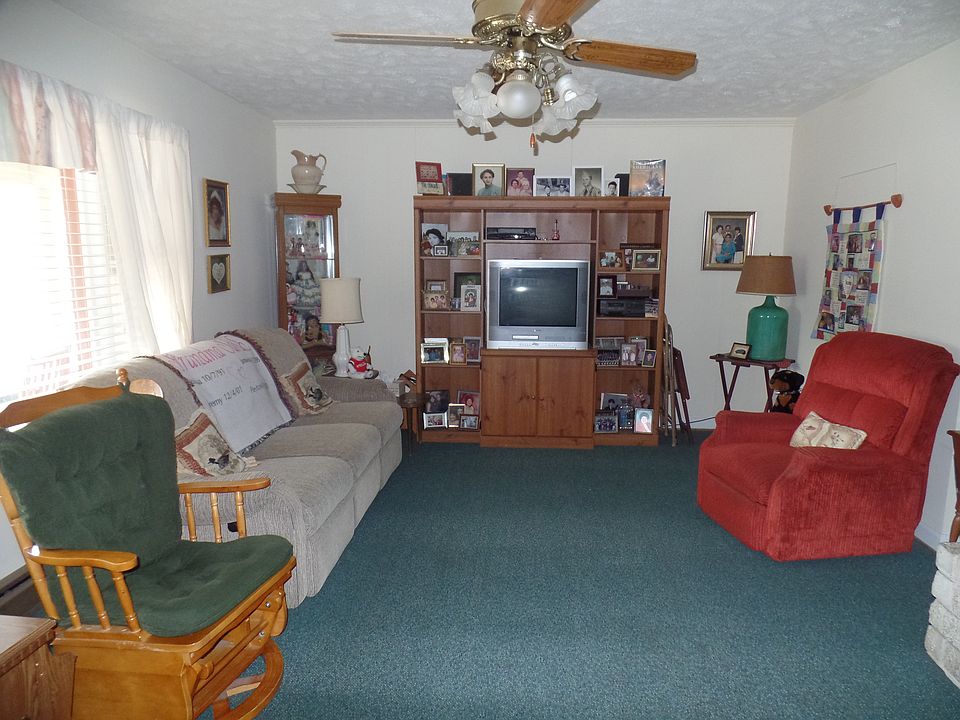 Spacious living room