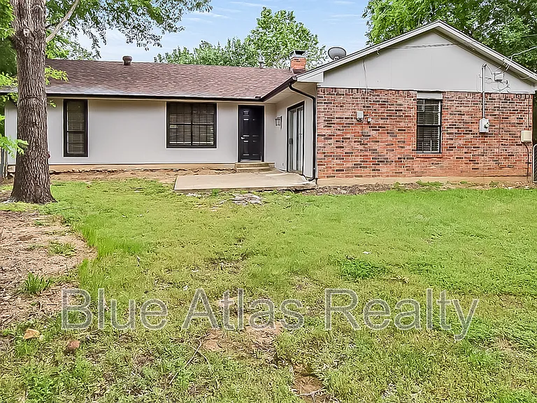 1329 E Windsor Dr — Photo 25