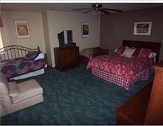 5th image of 792 Crestwood Dr