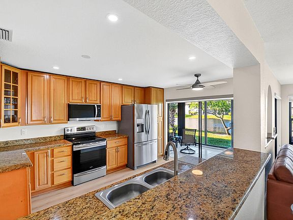 3rd image of 3042 Lucerne Park Drive #5612