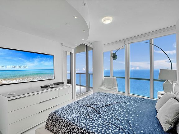 5th image of 17121 Collins Ave APT 3206