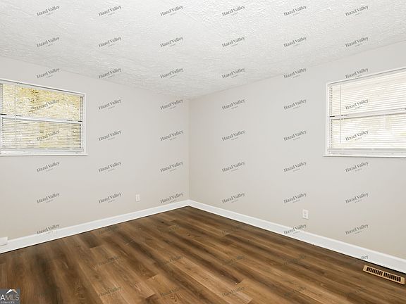 3rd image of 809 Brian Ln