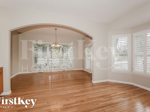 5th image of 700 Meadow Cliff Dr