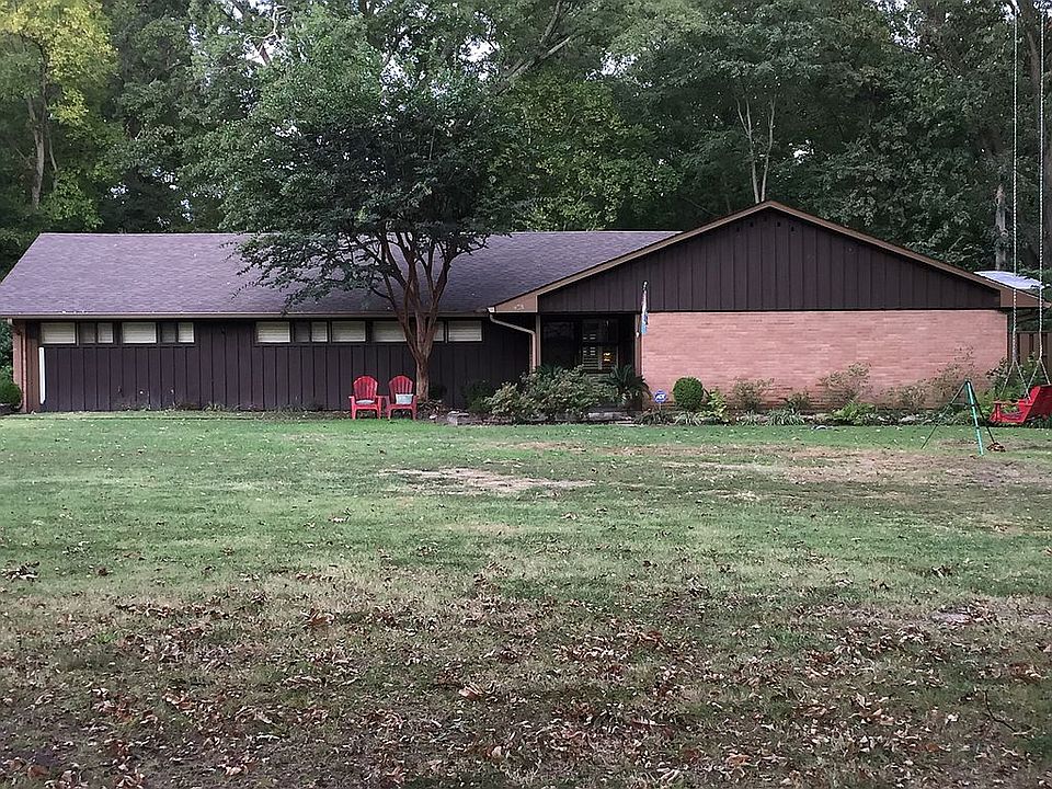 2nd image of 405 Pearce St