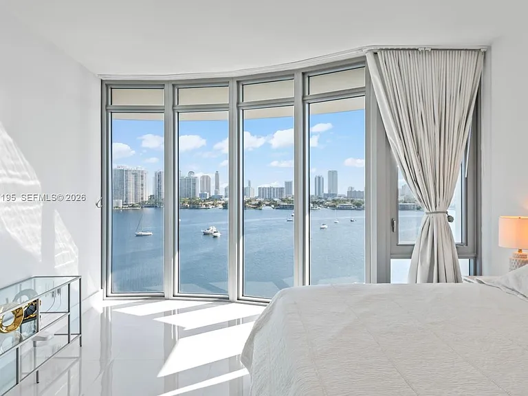 17301 Biscayne Blvd #811 — Photo 25