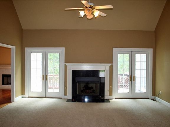 2nd image of 4205 Stanhope Cir