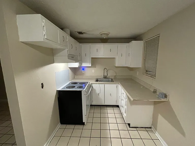 1517 Jupiter Ave — Photo 2
