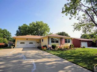 4004 SW 35th St, Topeka, KS 66614