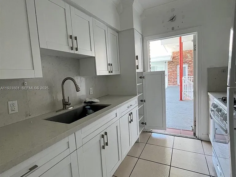 315 69th St #212 — Photo 9