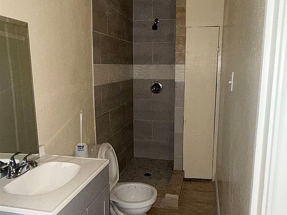 4th image of 203 Veterans Ave