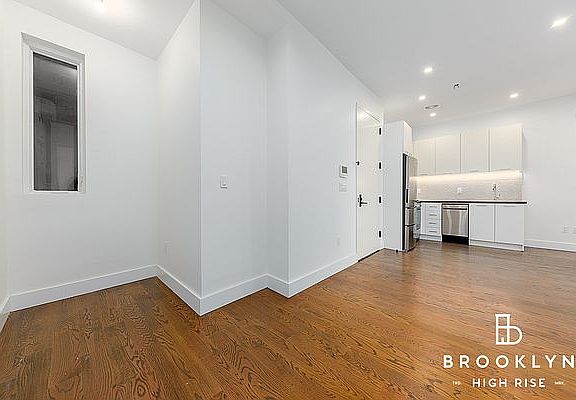 2nd image of 903 De Kalb Ave #4R