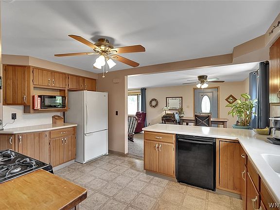 3rd image of 4066 Bond St