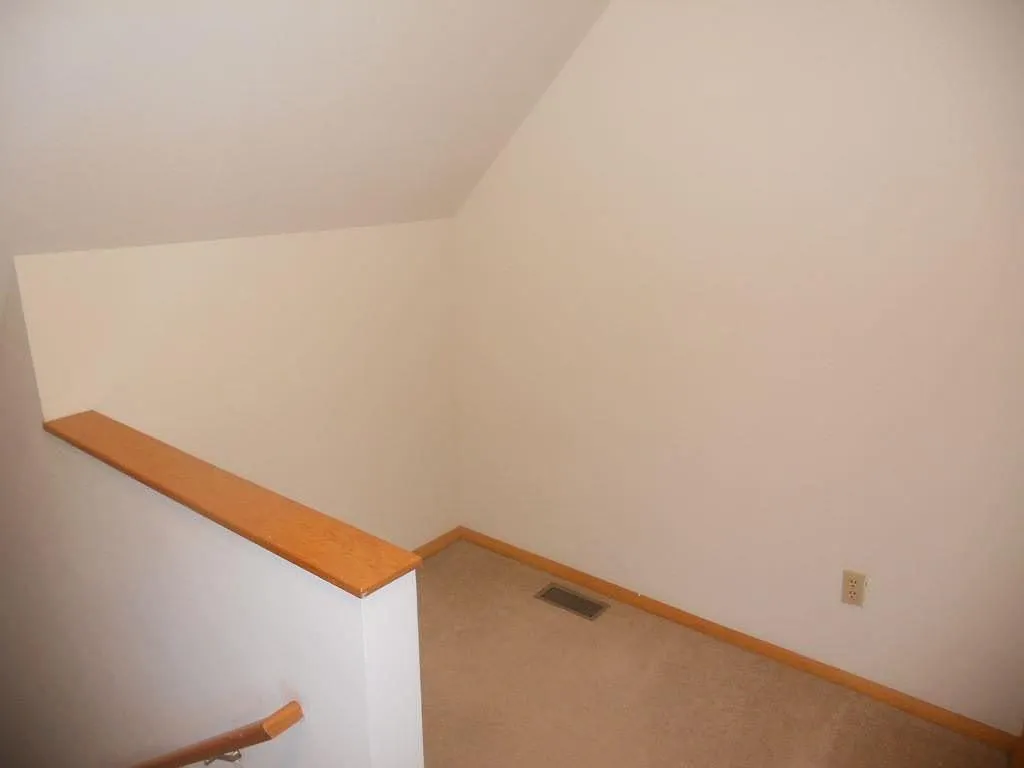 3 bed, 1084 sqft, $1,575 — Photo 4