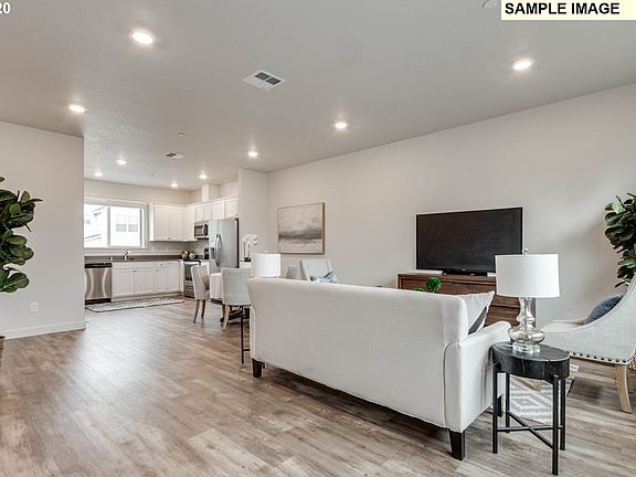 4th image of 172 Loganberry Ct #32