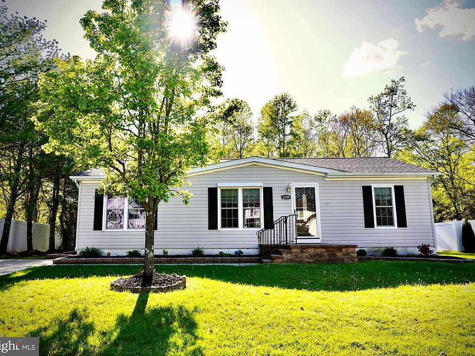 1st image of 1709 Briarwood Dr