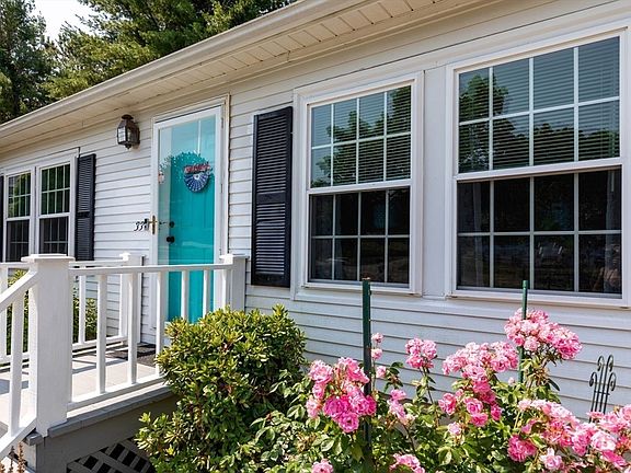 3rd image of 33 Headlands Dr