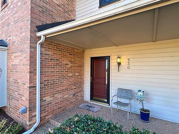 2nd image of 530 Lakeside Ct