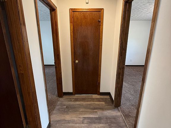 5th image of 265 Vincent Dr