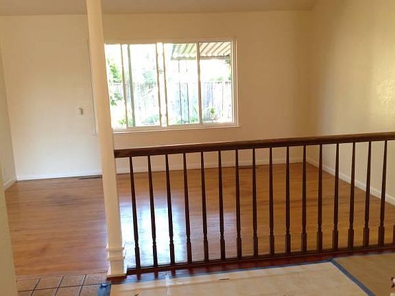 3rd image of 2756 Grandview Dr