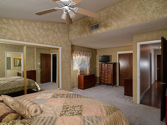 4th image of 2687 Betty Way
