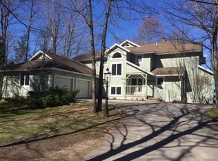 00077 Lake Shore Dr, Charlevoix, MI 49720