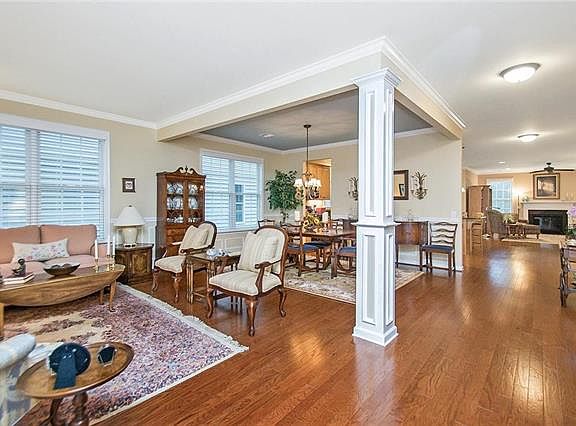 5th image of 6422 Senate Dr