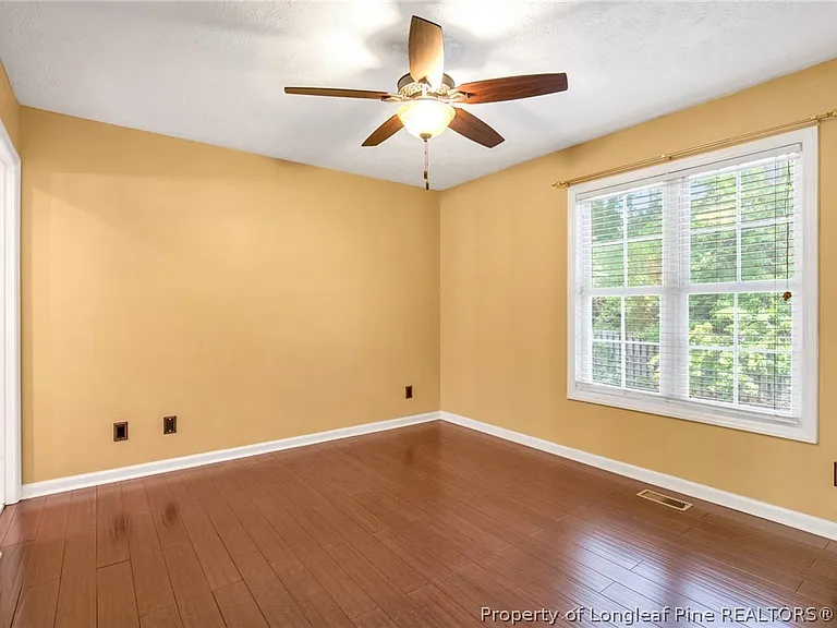 425 Cityview Ln — Photo 16