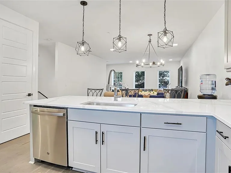 212 E Pineloch Ave — Photo 9